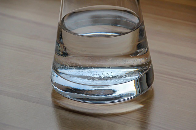 sklenice s vodou